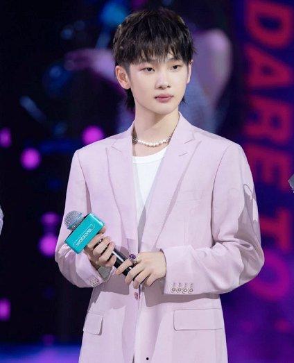 张泽禹谈恋爱爆料视频大全,甜蜜瞬间大盘点  第3张